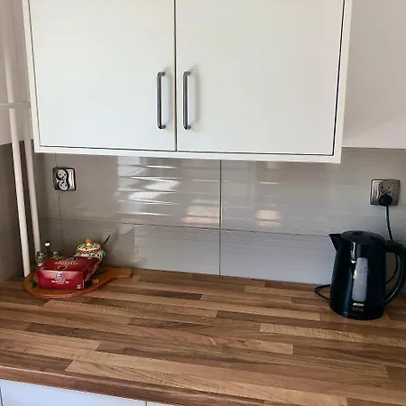 Kawalerka Z Prywatna Lazienka I Kuchnia Apartamento *